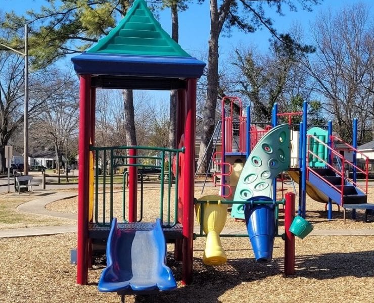 Featuring both a small play area and a larger one, Hasting Park is perfect for littles and their older siblings.