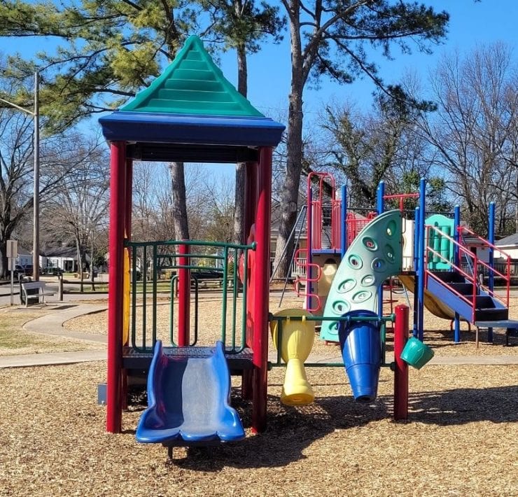 Featuring both a small play area and a larger one, Hasting Park is perfect for littles and their older siblings.