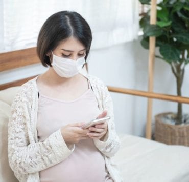 pregnant woman wearing face mask covid-19