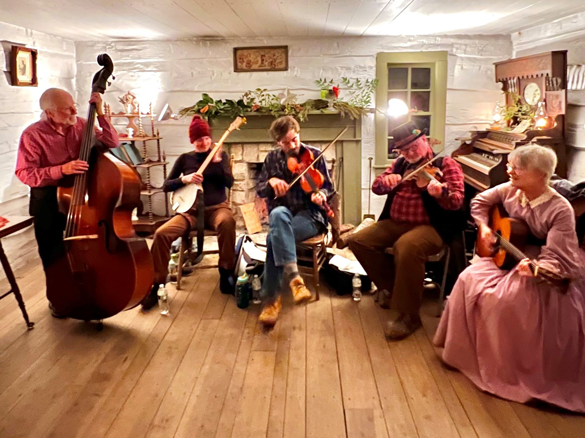 candlelight-christmas-scaled-e1753991814498